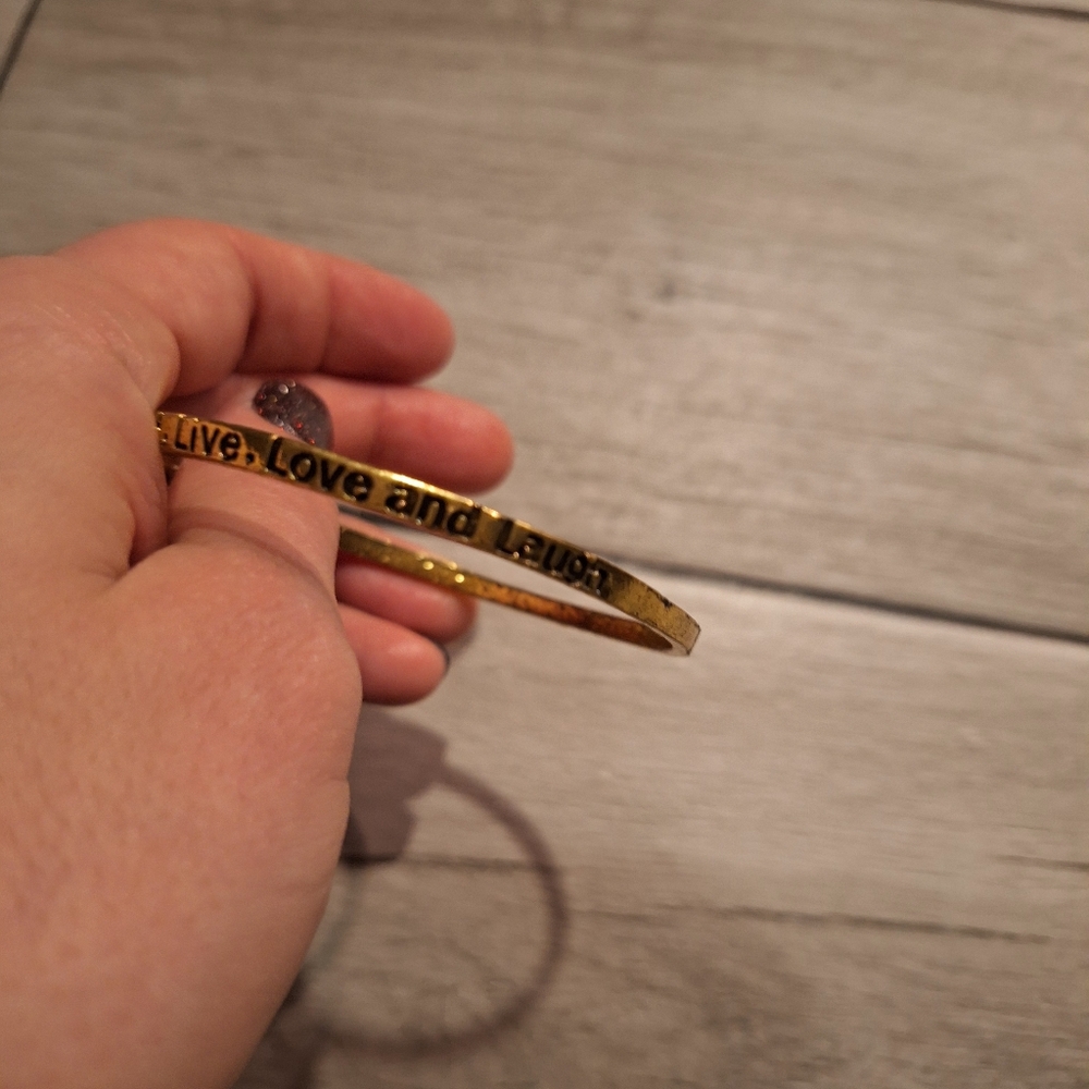 🦔 Engraved gold free spirit bangle bracelet🪻